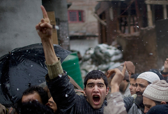 कश्मीर की नकारात्मक ‘शांति’ के बीच युवा हो रहे हैं मानसिक तनाव के शिकार!  